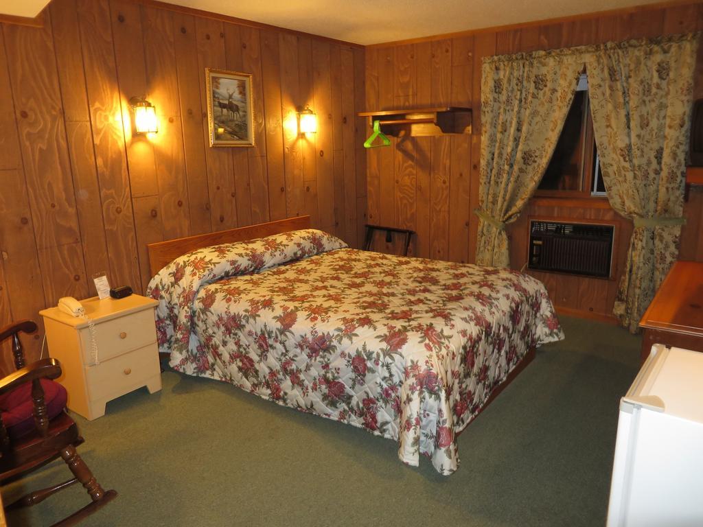 Travelers Inn Motel Eagle River Værelse billede