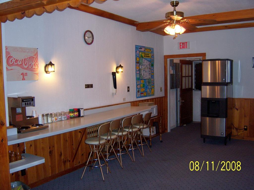 Travelers Inn Motel Eagle River Eksteriør billede